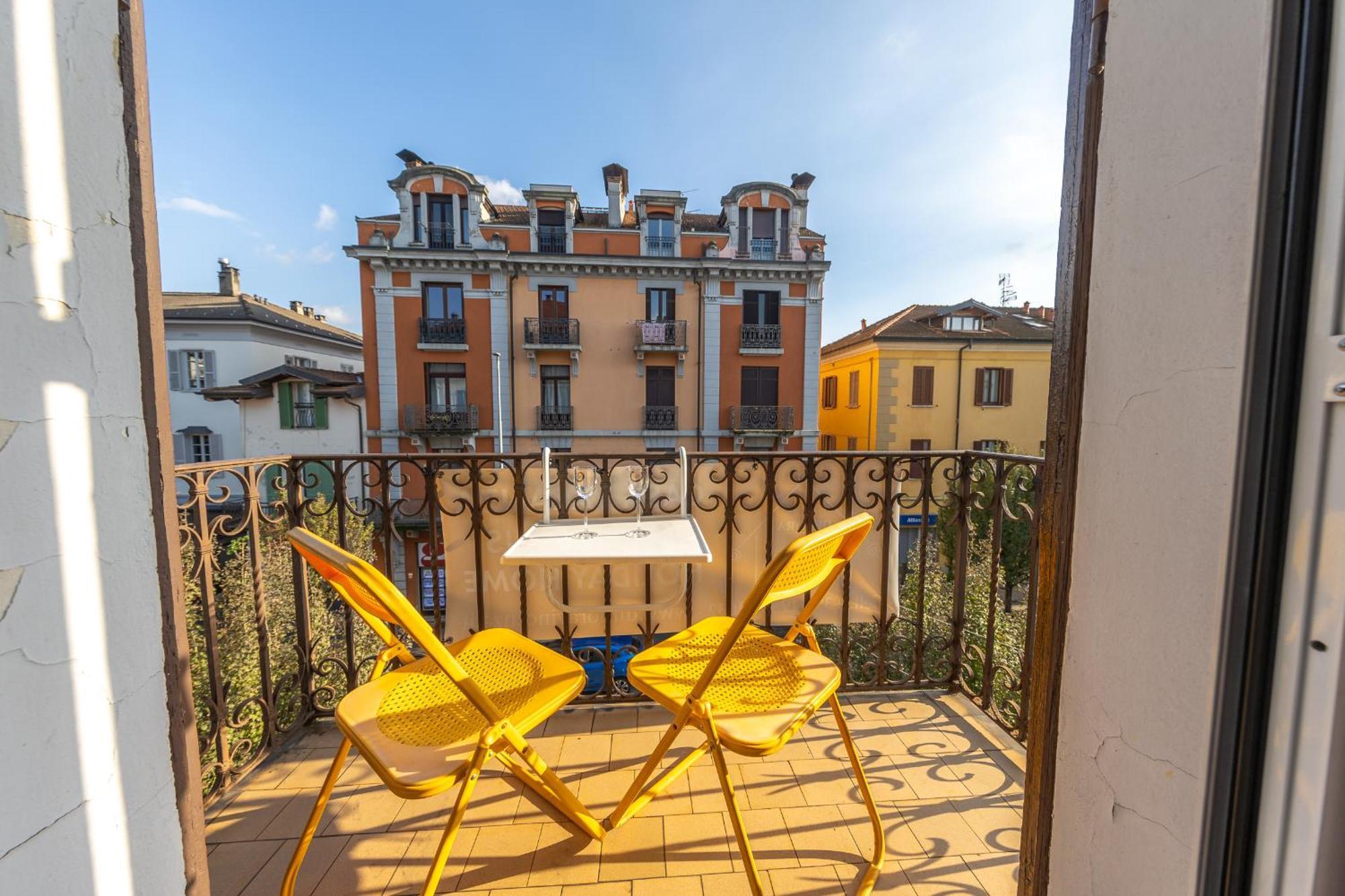 Casa Vacanza Dimora Vincenza Луино Экстерьер фото