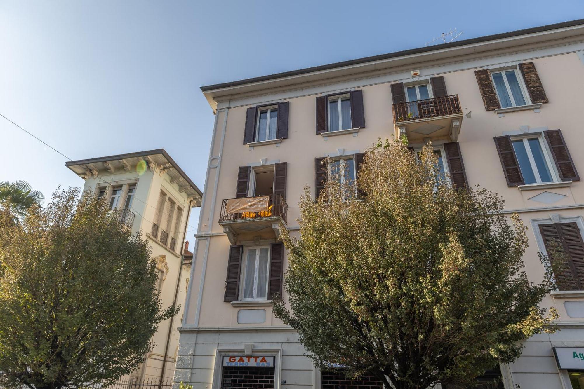 Casa Vacanza Dimora Vincenza Луино Экстерьер фото